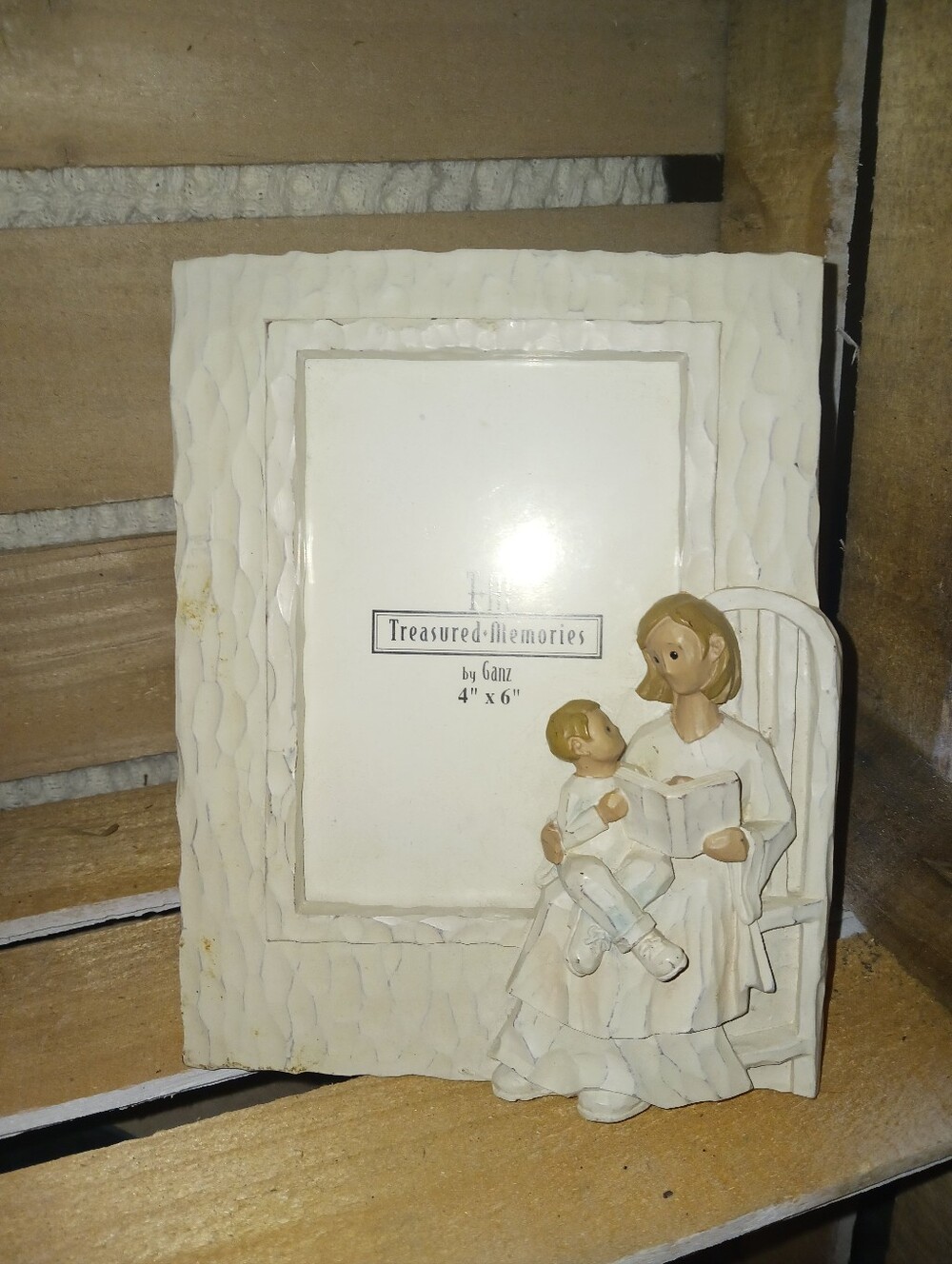 Cream Resin Picture Frame with Mother & Child Figurine